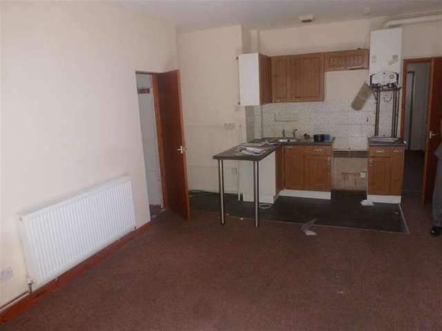  Image of 1 bedroom Ground Flat for sale in Kingston Road Portsmouth PO2 at Portsmouth Hampshire Portsmouth, PO2 7PD