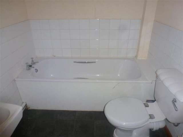  Image of 1 bedroom Ground Flat for sale in Kingston Road Portsmouth PO2 at Portsmouth Hampshire Portsmouth, PO2 7PD