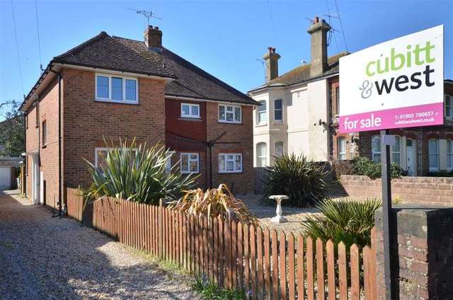  Image of 2 bedroom Flat for sale in Lansdowne Road Worthing BN11 at Worthing West Sussex Worthing, BN11 4NA