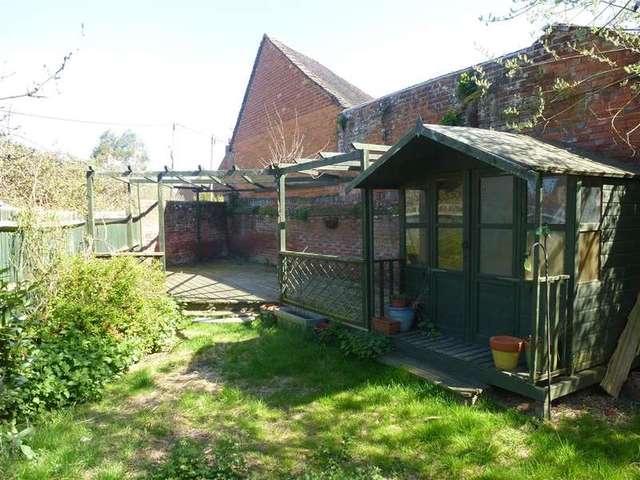  Image of 4 bedroom Detached house for sale in Lees Road Yalding Maidstone ME18 at Yalding Kent Maidstone, ME18 6HB