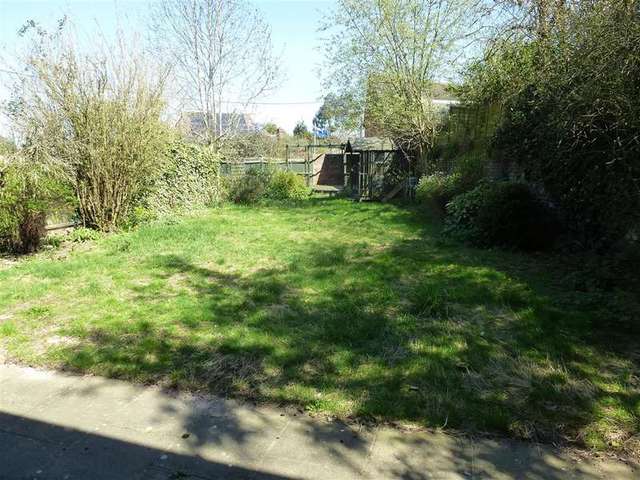  Image of 4 bedroom Detached house for sale in Lees Road Yalding Maidstone ME18 at Yalding Kent Maidstone, ME18 6HB