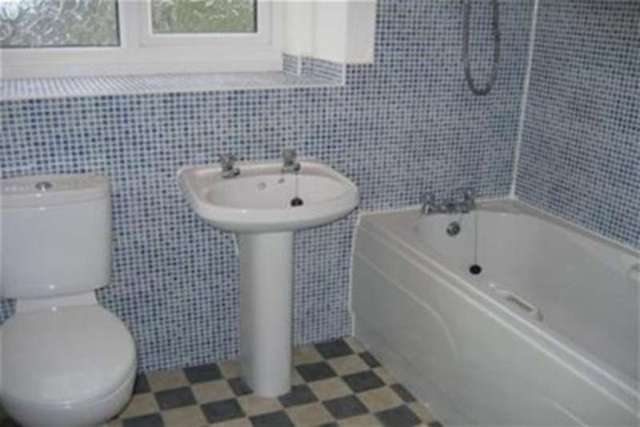  Image of 2 bedroom Flat to rent in Lever Court Lever Close Blackburn BB2 at Blackburn, BB2 7FH