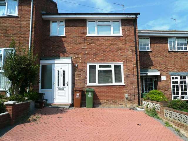  Image of 3 bedroom Terraced house to rent in Leysdown Avenue Bexleyheath DA7 at Leysdown Avenue  Bexleyheath, DA7 6AY
