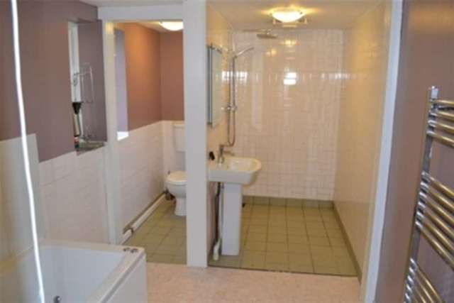  Image of 5 bedroom Detached house to rent in Castle Street Liskeard PL14 at Liskeard, PL14 3AU
