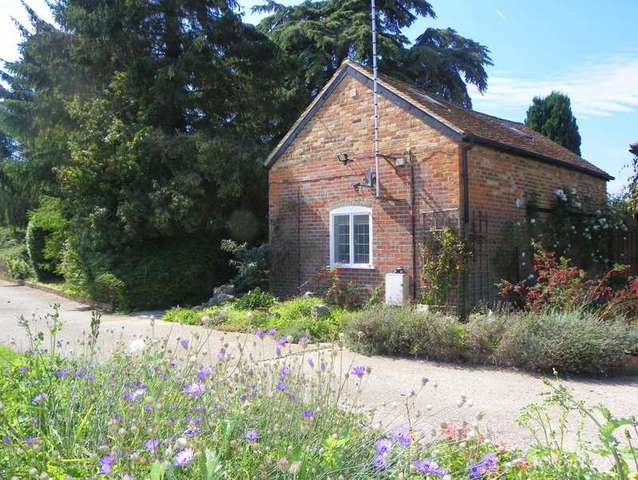  Image of 1 bedroom Detached house to rent in Borough Marsh Wargrave Reading RG10 at Loddon Drive Wargrave Reading, RG10 8HN