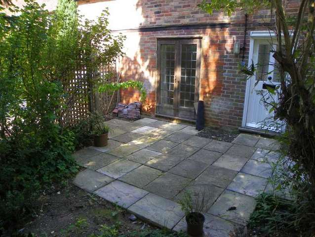  Image of 1 bedroom Detached house to rent in Borough Marsh Wargrave Reading RG10 at Loddon Drive Wargrave Reading, RG10 8HN