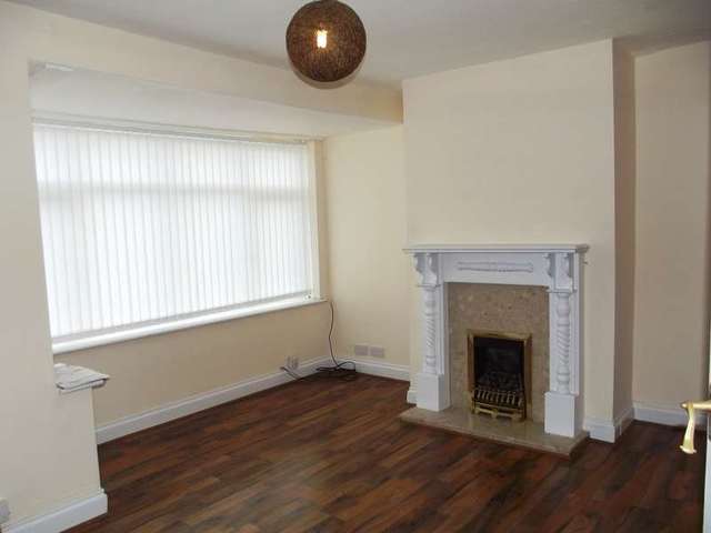  Image of 3 bedroom Town House to rent in Longroyd Street North Leeds LS11 at Beeston Leeds West Yorkshire, LS11 5EY