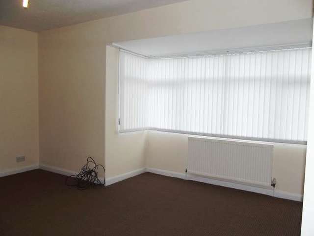  Image of 3 bedroom Town House to rent in Longroyd Street North Leeds LS11 at Beeston Leeds West Yorkshire, LS11 5EY