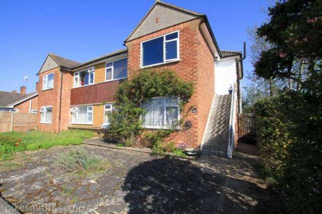  Image of 2 bedroom Maisonette for sale in Collier Close Maidenhead SL6 at MAIDENHEAD, SL6 7LD