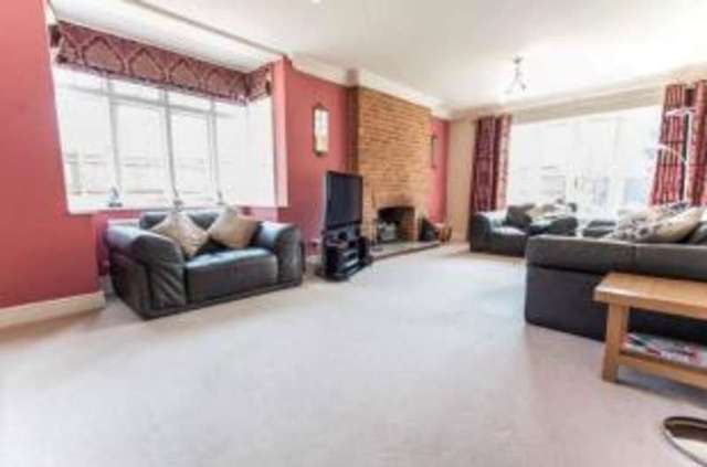  Image of 5 bedroom Detached house for sale in Pinkneys Road Maidenhead SL6 at Maidenhead Berkshire Pinkneys Green, SL6 5DJ
