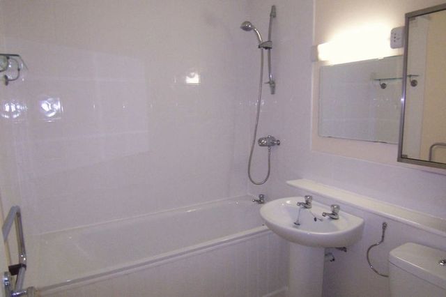  Image of 1 bedroom Flat to rent in Malthouse Court Frome BA11 at Malthouse Court  Frome, BA11 4BJ