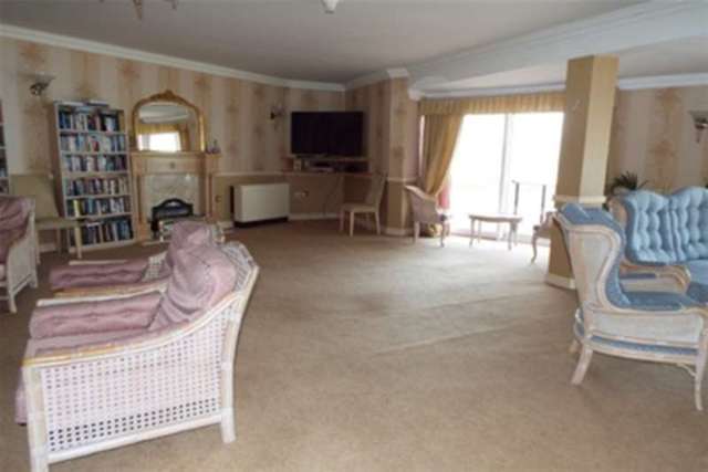  Image of 1 bedroom Flat to rent in Marine Road Colwyn Bay LL29 at Colwyn Bay, LL29 8PZ