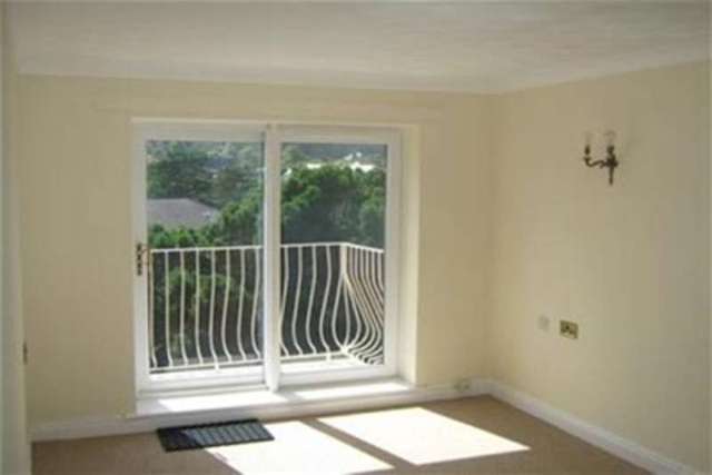  Image of 1 bedroom Flat to rent in Marine Road Colwyn Bay LL29 at Colwyn Bay, LL29 8PZ