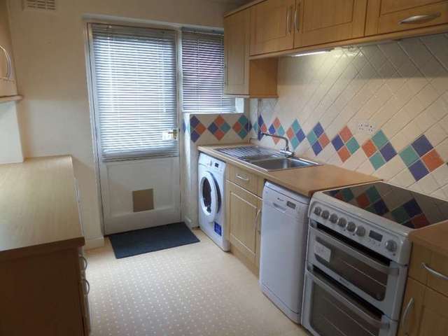  Image of 3 bedroom Semi-Detached house to rent in Masefield Close Newport Pagnell MK16 at Newport Pagnell, MK16 8DZ