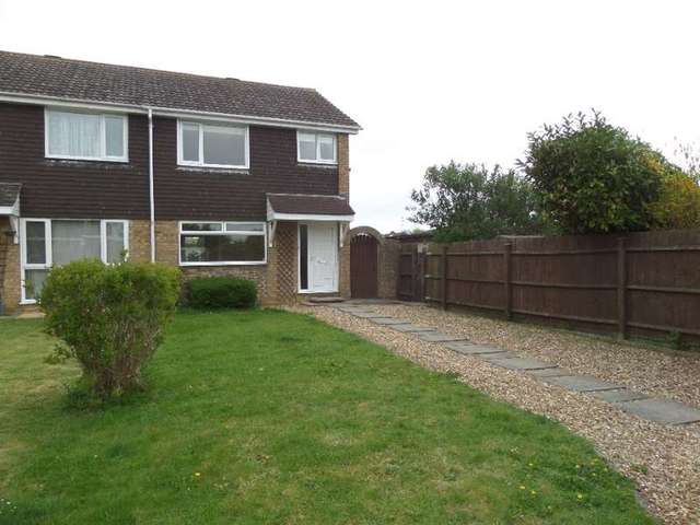  Image of 3 bedroom Semi-Detached house to rent in Masefield Close Newport Pagnell MK16 at Newport Pagnell, MK16 8DZ