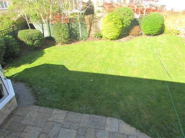  Image of 4 bedroom Detached house for sale in Mellanby Close Street BA16 at Street, BA16 0NX