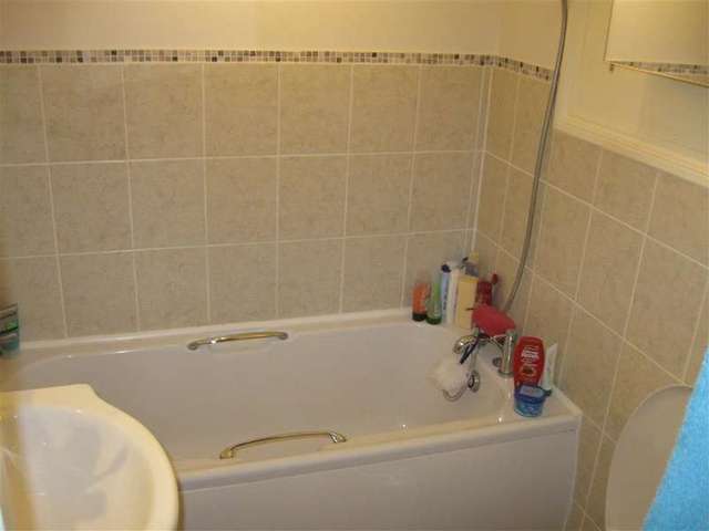  Image of Studio flat for sale in Meon Close Petersfield GU32 at Petersfield Hampshire Petersfield, GU32 3DW