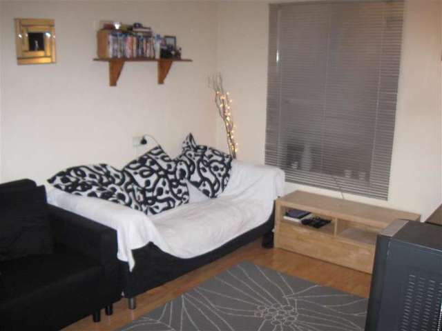  Image of Studio flat for sale in Meon Close Petersfield GU32 at Petersfield Hampshire Petersfield, GU32 3DW