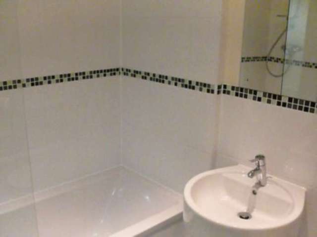  Image of 1 bedroom Apartment to rent in Whale Avenue Reading RG2 at Merrick House Whale Avenue Reading, RG2 0GX
