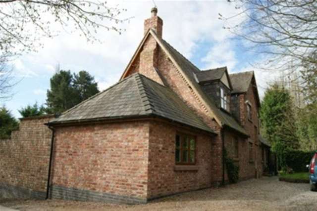  Image of 4 bedroom Detached house to rent in Warrington Road Mickle Trafford Chester CH2 at Chester, CH2 4EA