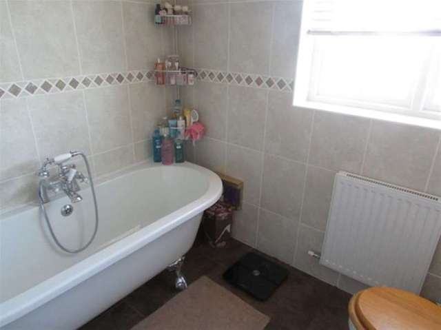  Image of 6 bedroom Detached house for sale in Middle Leigh Street BA16 at Street, BA16 0LA