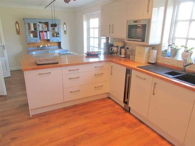  Image of 6 bedroom Detached house for sale in Middle Leigh Street BA16 at Street, BA16 0LA