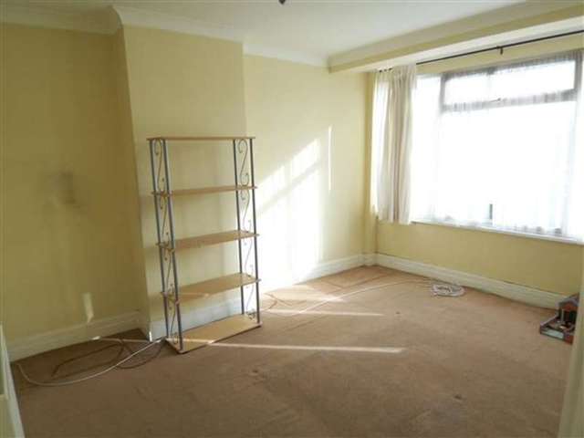  Image of 3 bedroom End of Terrace to rent in Middleton Avenue London E4 at Chingford, E4 8EE