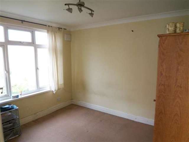  Image of 3 bedroom End of Terrace to rent in Middleton Avenue London E4 at Chingford, E4 8EE