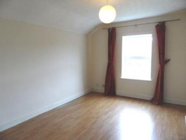  Image of 1 bedroom Flat to rent in Millbrook Road West Southampton SO15 at 279 Millbrook Road west  Southampton, SO15 0HU