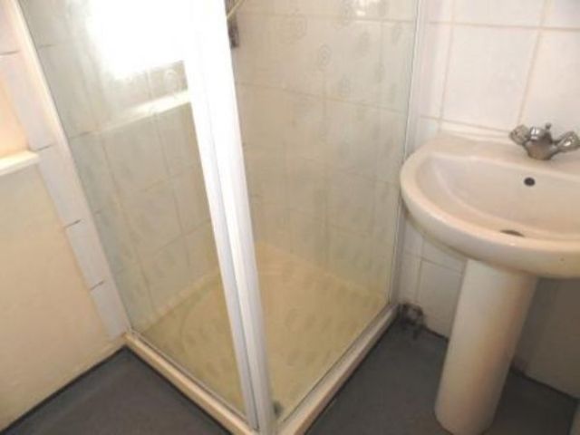  Image of 1 bedroom Flat to rent in Millbrook Road West Southampton SO15 at 279 Millbrook Road west  Southampton, SO15 0HU