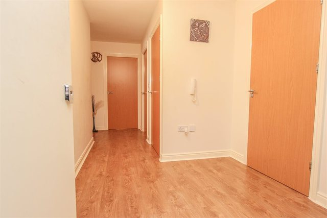 Image of 2 bedroom Flat to rent in Millicent Grove London N13 at Palmers Green, N13 6HS