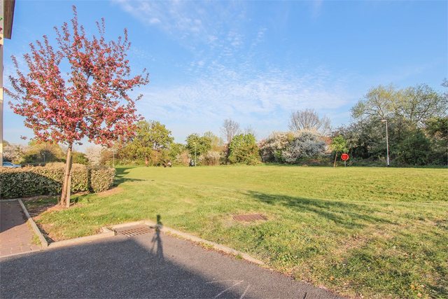  Image of 2 bedroom Flat to rent in Millicent Grove London N13 at Palmers Green, N13 6HS