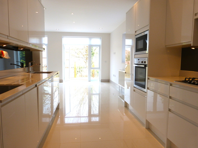  Image of 5 bedroom Semi-Detached house to rent in Montpelier Rise London NW11 at GOLDERS GREEN  London, NW11 9SS