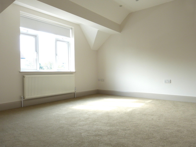  Image of 5 bedroom Semi-Detached house to rent in Montpelier Rise London NW11 at GOLDERS GREEN  London, NW11 9SS