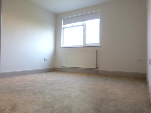  Image of 5 bedroom Semi-Detached house to rent in Montpelier Rise London NW11 at GOLDERS GREEN  London, NW11 9SS