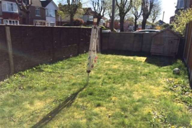  Image of 3 bedroom Flat to rent in Tennyson Road Winton Bournemouth BH9 at Bournemouth, BH9 2UY
