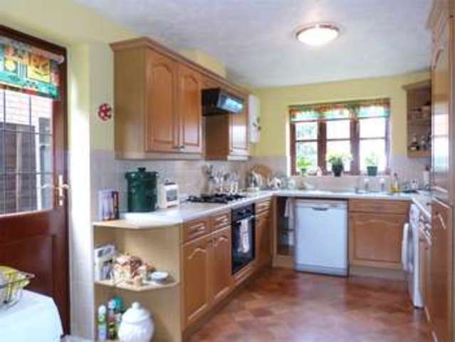  Image of 4 bedroom Detached house for sale in Norfolk Chase Warfield Bracknell RG42 at Warfield Newell Green, RG42 3XN
