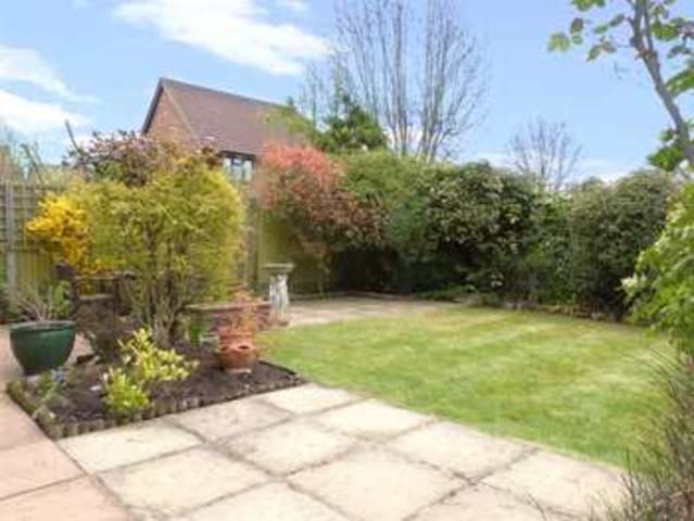  Image of 4 bedroom Detached house for sale in Norfolk Chase Warfield Bracknell RG42 at Warfield Newell Green, RG42 3XN