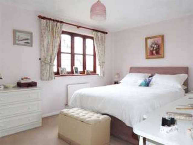  Image of 4 bedroom Detached house for sale in Norfolk Chase Warfield Bracknell RG42 at Warfield Newell Green, RG42 3XN
