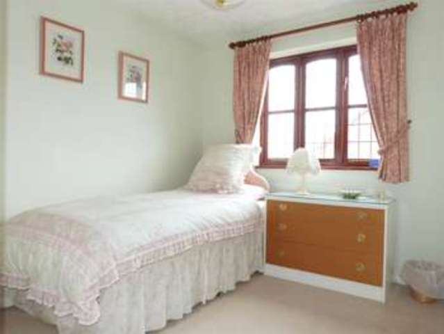  Image of 4 bedroom Detached house for sale in Norfolk Chase Warfield Bracknell RG42 at Warfield Newell Green, RG42 3XN