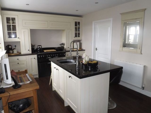  Image of 5 bedroom Detached house for sale in North Kelsey Road Caistor Market Rasen LN7 at North Kelsey Road  Caistor, LN7 6SF