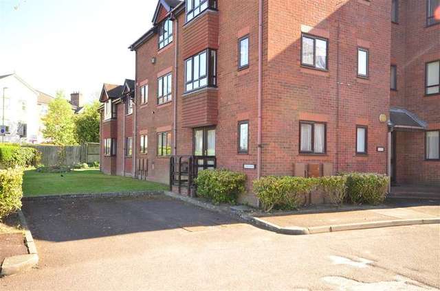  Image of Studio flat for sale in North Parade Horsham RH12 at Horsham West Sussex Horsham, RH12 2DD