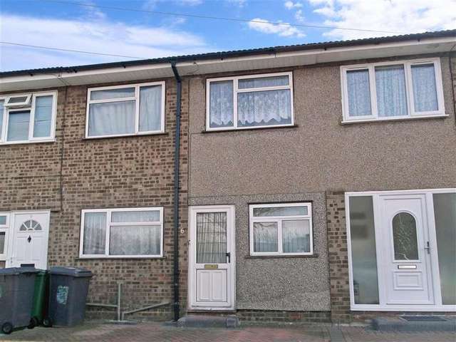  Image of 3 bedroom Terraced house for sale in Oakfield London E4 at Chingford London Chingford, E4 9DP