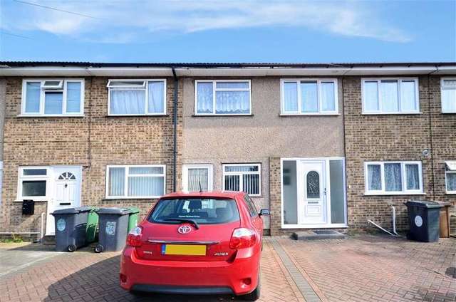  Image of 3 bedroom Terraced house for sale in Oakfield London E4 at Chingford London Chingford, E4 9DP