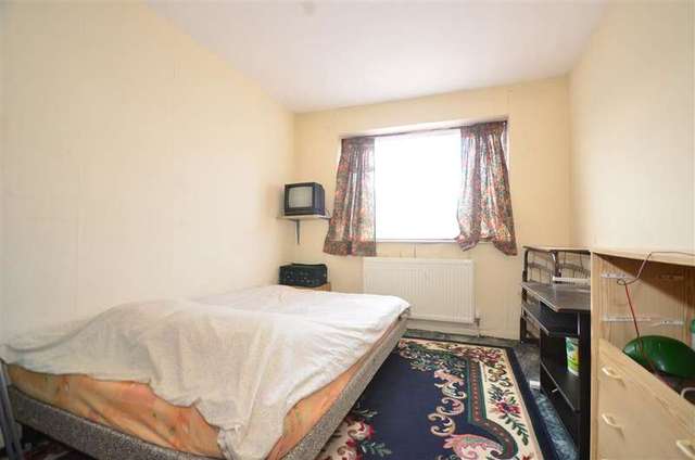  Image of 3 bedroom Terraced house for sale in Oakfield London E4 at Chingford London Chingford, E4 9DP