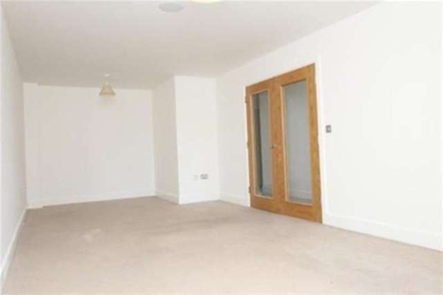  Image of 2 bedroom Property to rent in Oakwood Avenue Beckenham BR3 at Beckenham, BR3 6AB
