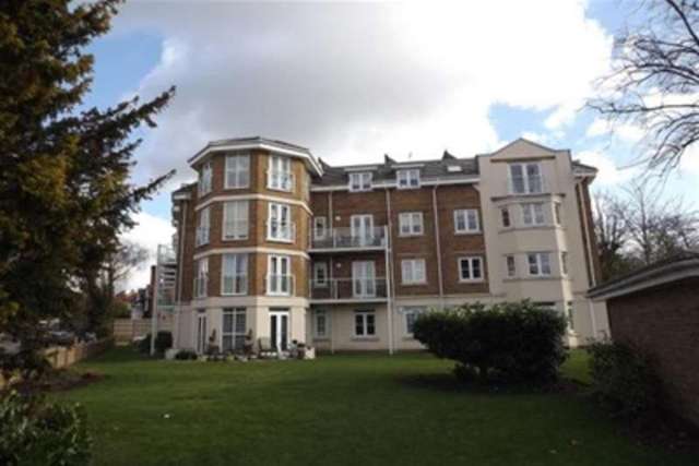  Image of 2 bedroom Property to rent in Oakwood Avenue Beckenham BR3 at Beckenham, BR3 6AB