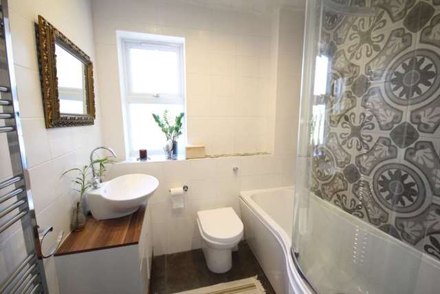  Image of 3 bedroom Semi-Detached house for sale in O