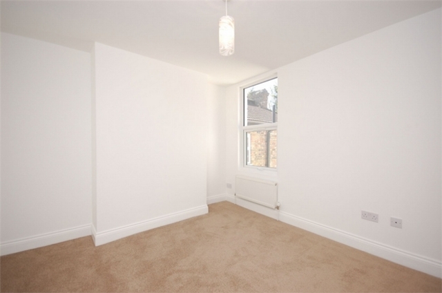  Image of 3 bedroom Flat for sale in Oldfield Road London NW10 at Willesden Willesden, NW10 9UT