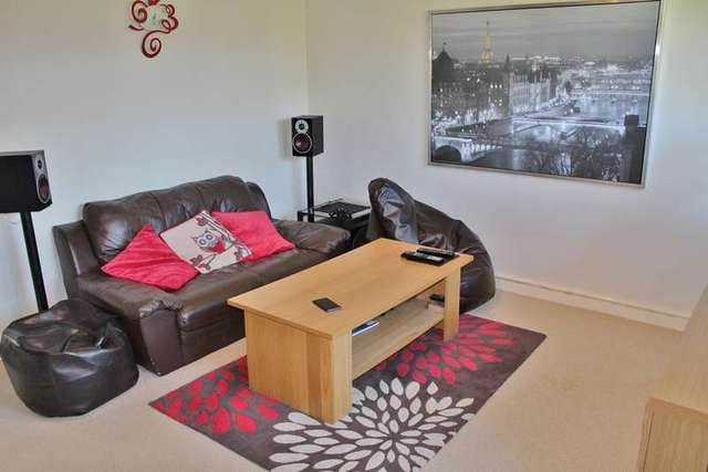  Image of 3 bedroom Terraced house to rent in Orchard Estate Twyford Reading RG10 at Twyford  Reading, RG10 9LB
